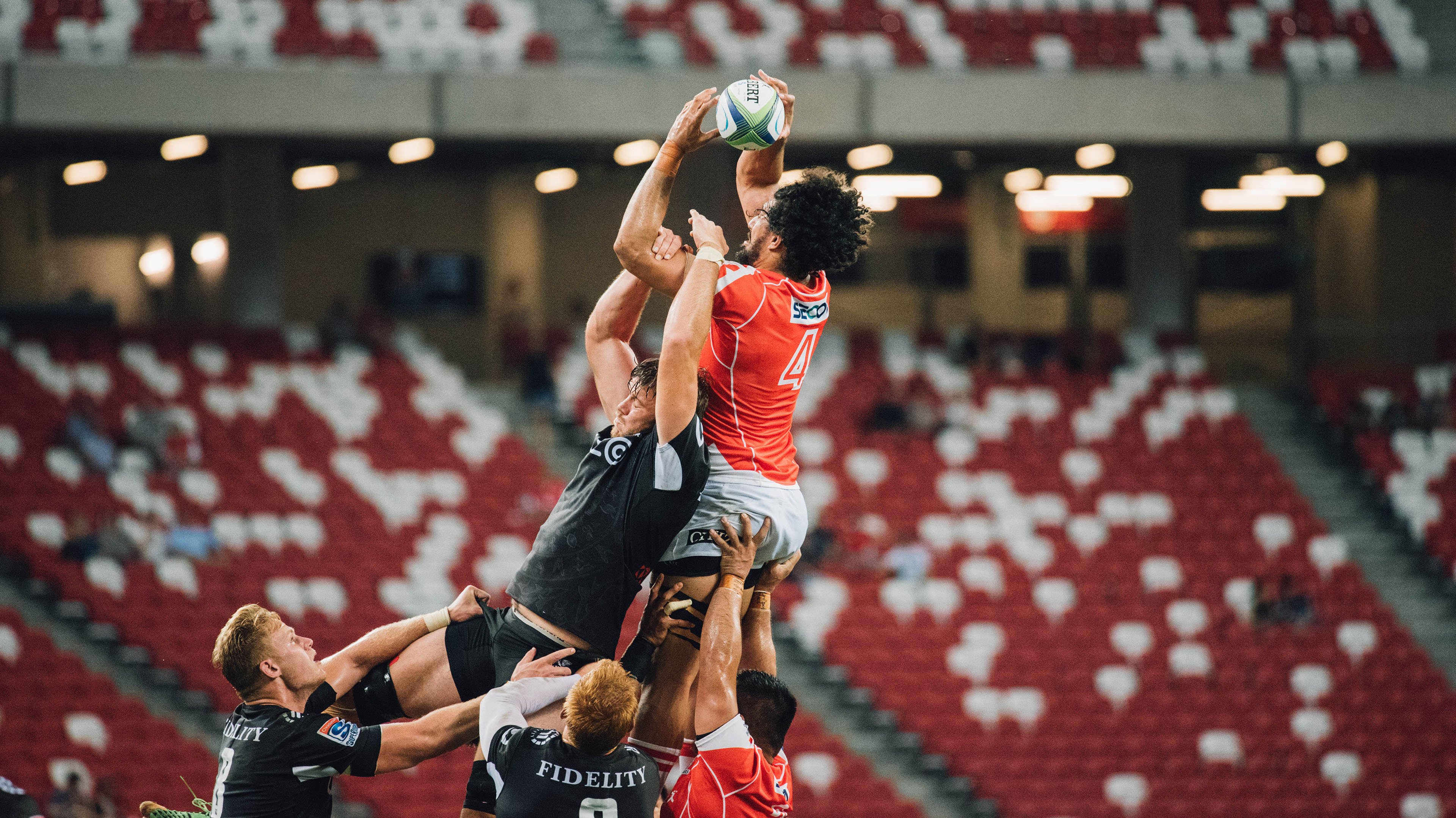 -篮网对阵广东队，詹姆斯关键进球定乾坤