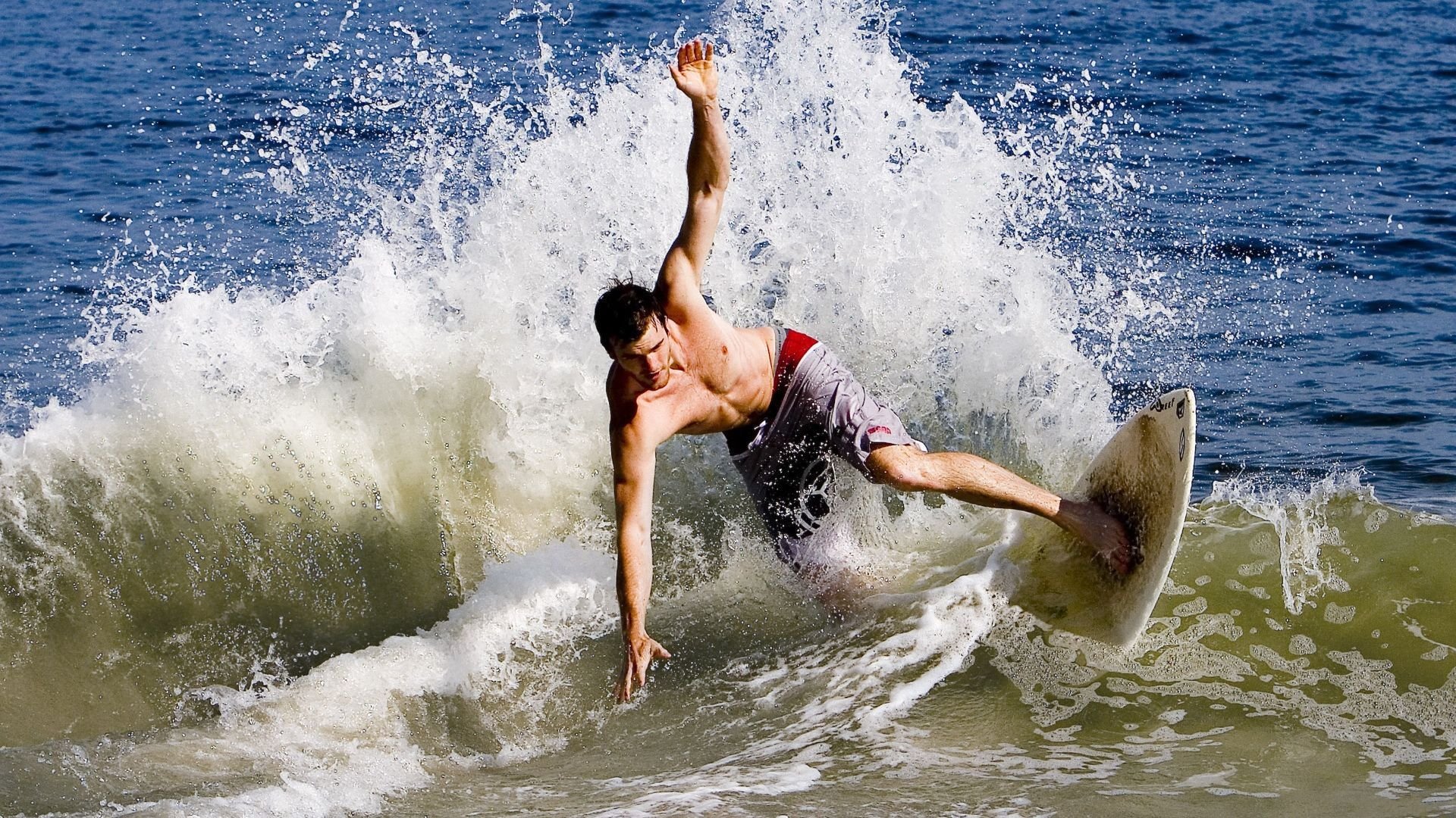 逆风翻盘与纪录之夜,中国队的坚韧与张本智和的突破
